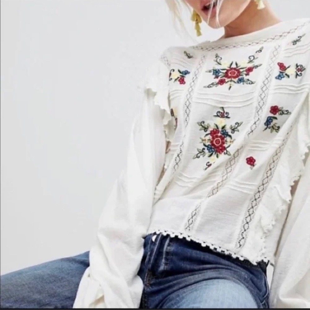Free People Cream Floral Embroidered Blouse size M excellent condition!!!